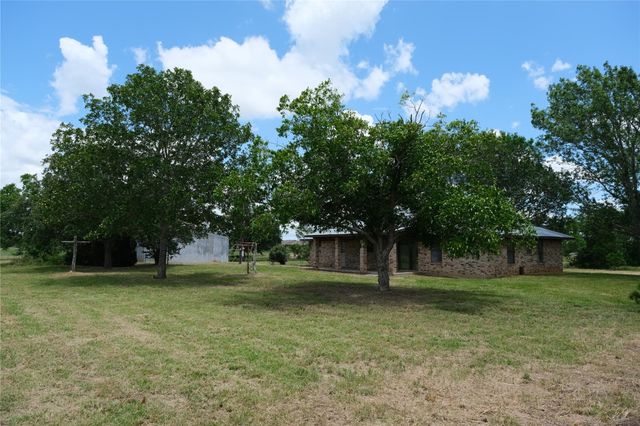 240 McAcres DR, Mcdade, TX 78650