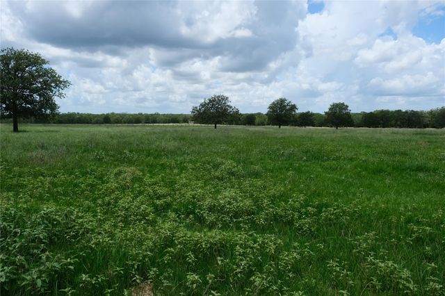 240 McAcres DR, Mcdade, TX 78650