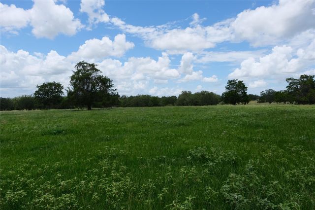 240 McAcres DR, Mcdade, TX 78650