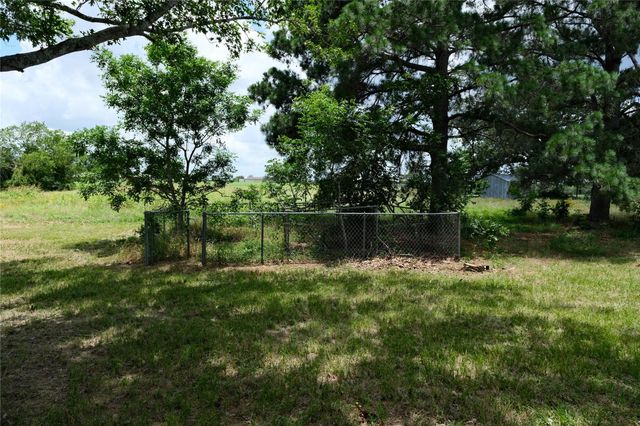 240 McAcres DR, Mcdade, TX 78650