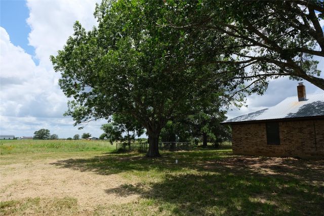 240 McAcres DR, Mcdade, TX 78650