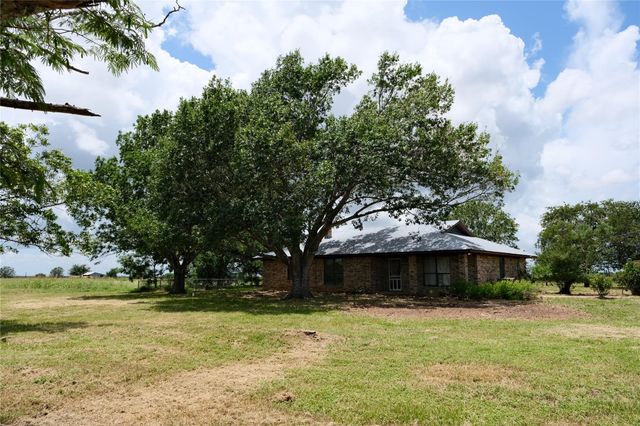 240 McAcres DR, Mcdade, TX 78650