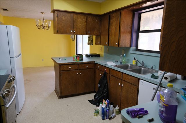 240 McAcres DR, Mcdade, TX 78650