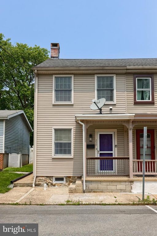250 W WALNUT STREET, Marietta, PA 17547