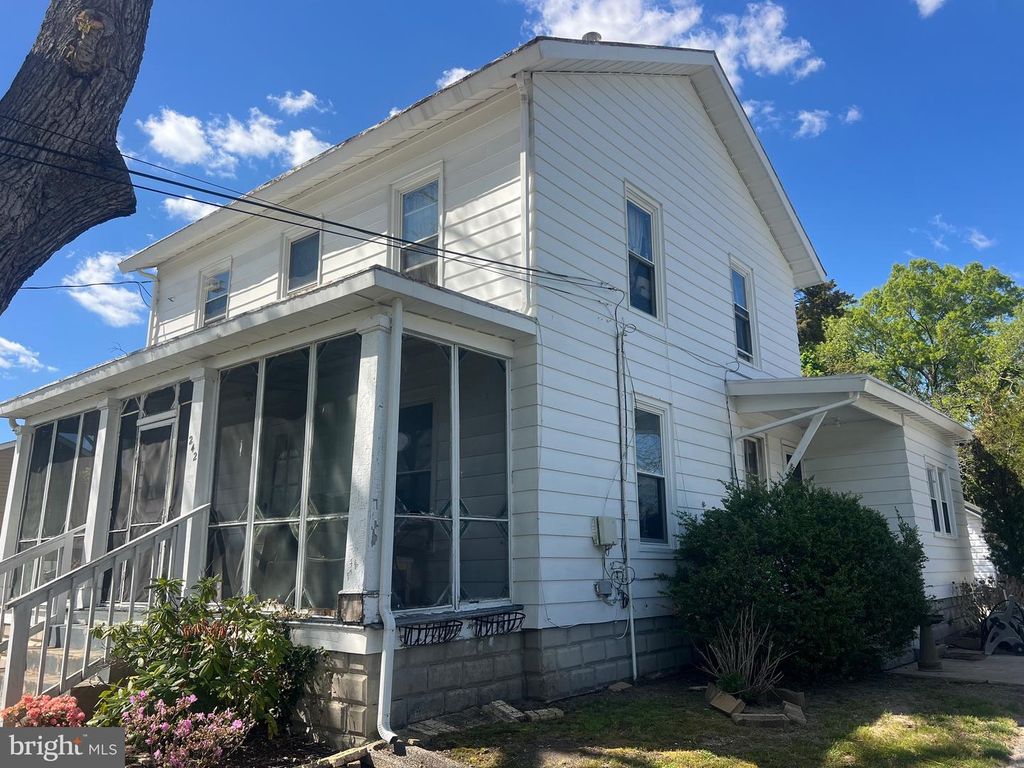 242 E WALNUT RD, Vineland, NJ 08360