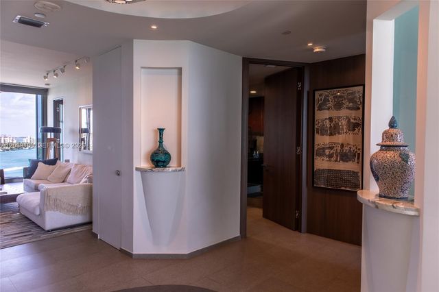 300 S Pointe Dr 1502, Miami Beach, FL 33139