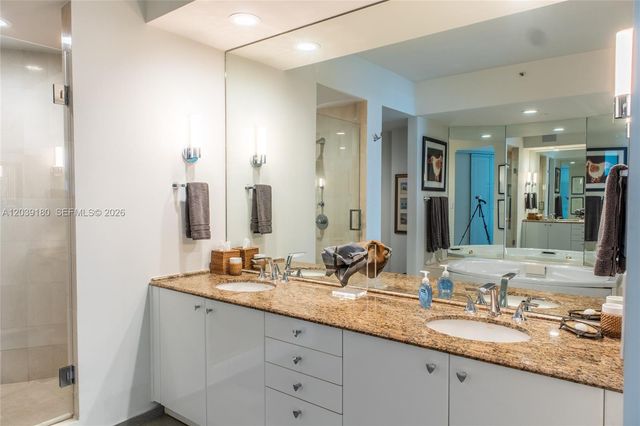300 S Pointe Dr 1502, Miami Beach, FL 33139
