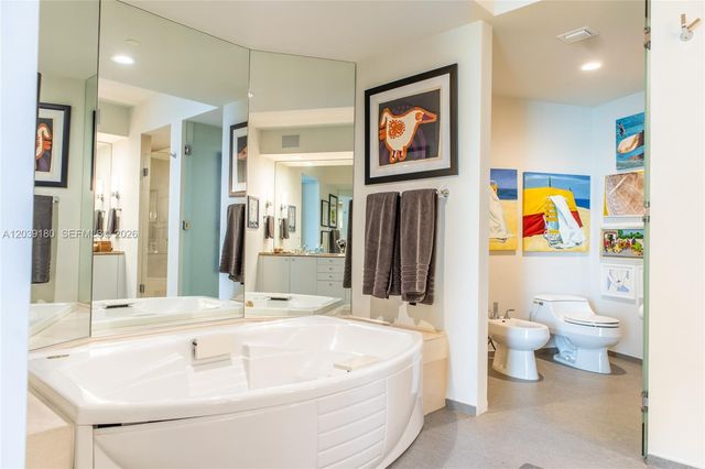 300 S Pointe Dr 1502, Miami Beach, FL 33139