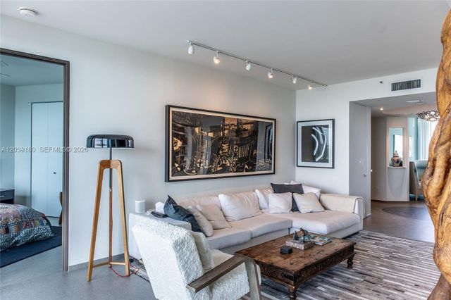 300 S Pointe Dr 1502, Miami Beach, FL 33139