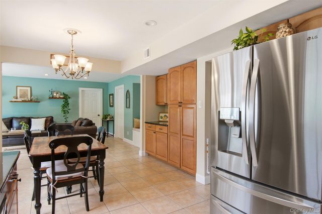 4 Blackwell Court, Stony Brook, NY 11790