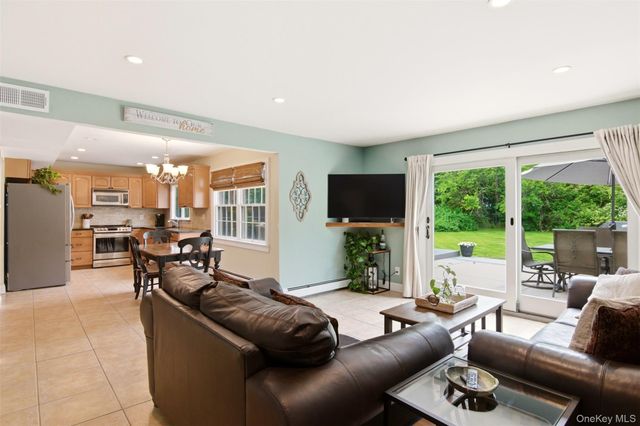 4 Blackwell Court, Stony Brook, NY 11790