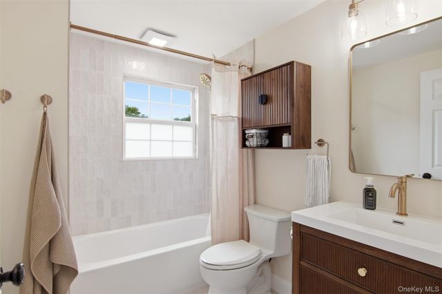 4 Blackwell Court, Stony Brook, NY 11790