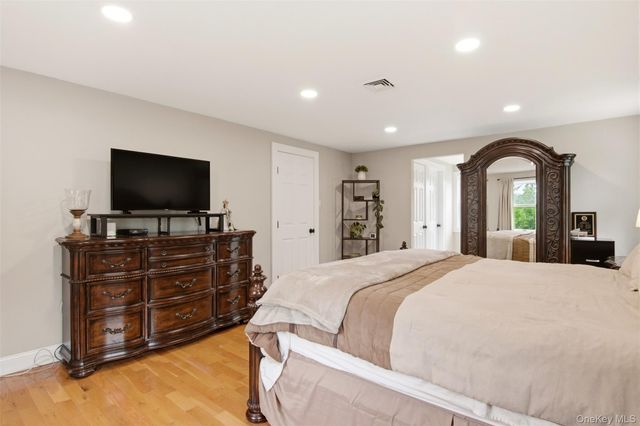 4 Blackwell Court, Stony Brook, NY 11790