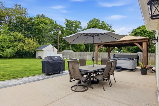 4 Blackwell Court, Stony Brook, NY 11790
