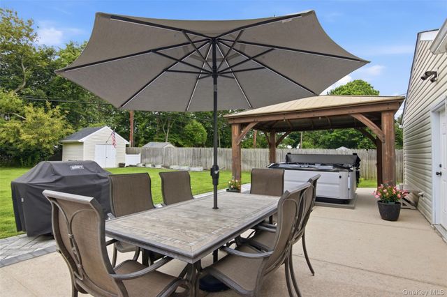 4 Blackwell Court, Stony Brook, NY 11790
