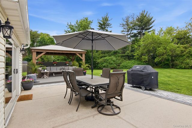 4 Blackwell Court, Stony Brook, NY 11790
