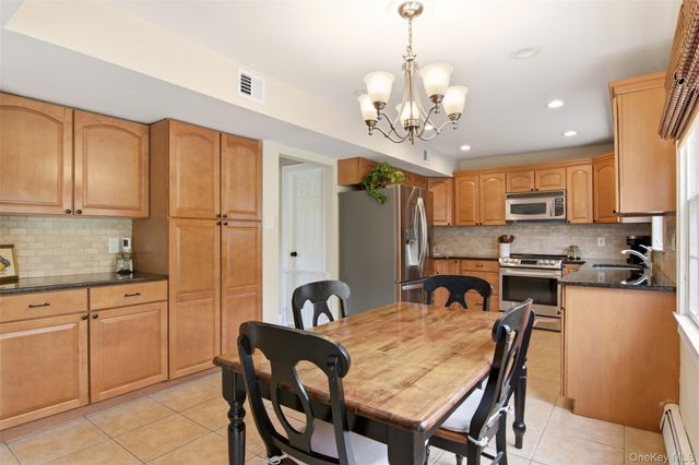 4 Blackwell Court, Stony Brook, NY 11790