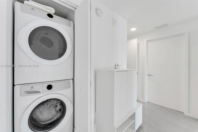 16385 Biscayne Blvd 1819, North Miami Beach, FL 33160