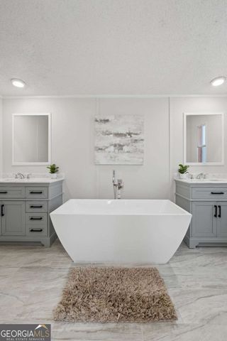 67 Forest Lake Circle Road, Pendergrass, GA 30567