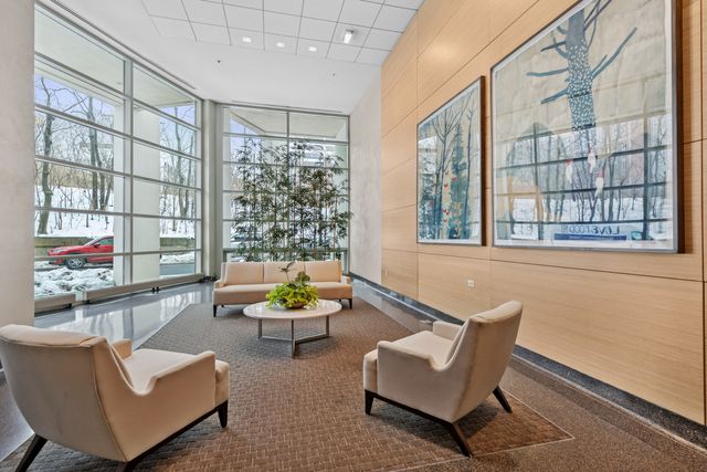 1570 Elmwood Avenue 1504, Evanston, IL 60201