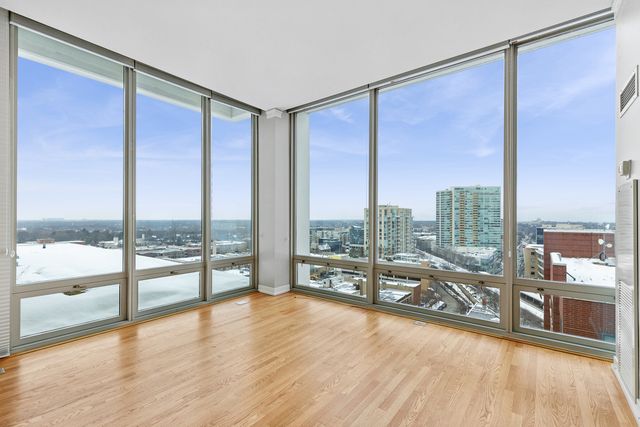 1570 Elmwood Avenue 1504, Evanston, IL 60201