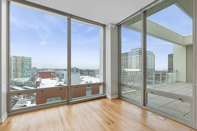 1570 Elmwood Avenue 1504, Evanston, IL 60201