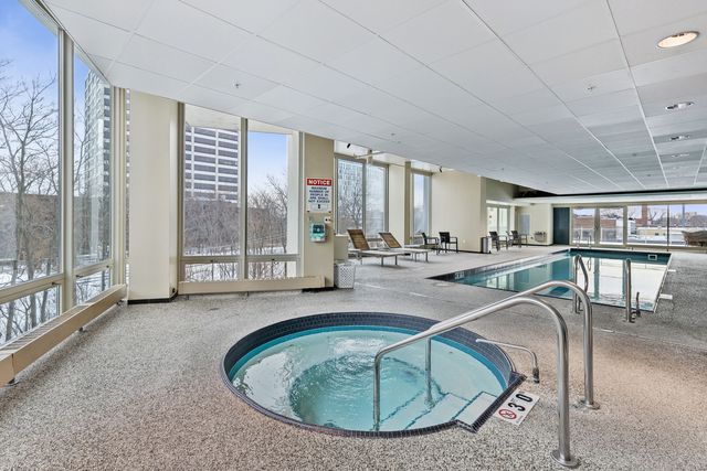 1570 Elmwood Avenue 1504, Evanston, IL 60201