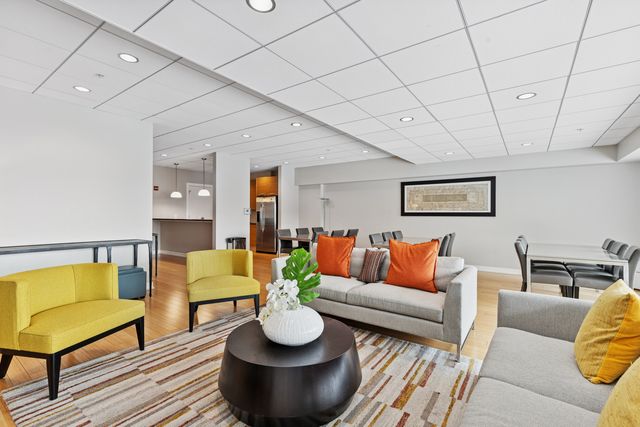 1570 Elmwood Avenue 1504, Evanston, IL 60201