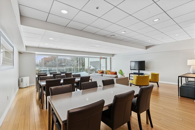 1570 Elmwood Avenue 1504, Evanston, IL 60201