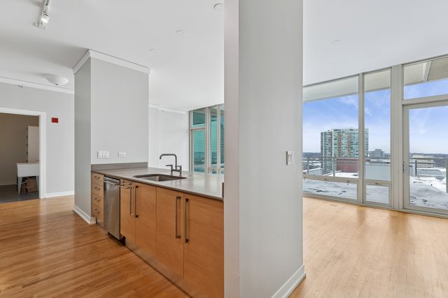 1570 Elmwood Avenue 1504, Evanston, IL 60201