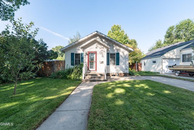 920 10th Street, Bismarck, ND 58501 property photo
