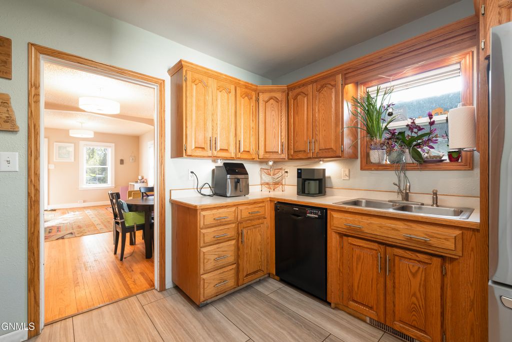 920 10th Street, Bismarck, ND 58501 photo 4