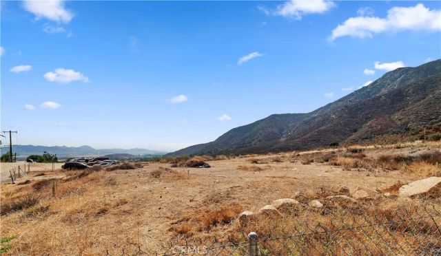 17525 Bodkin, Lake Elsinore, CA 92530