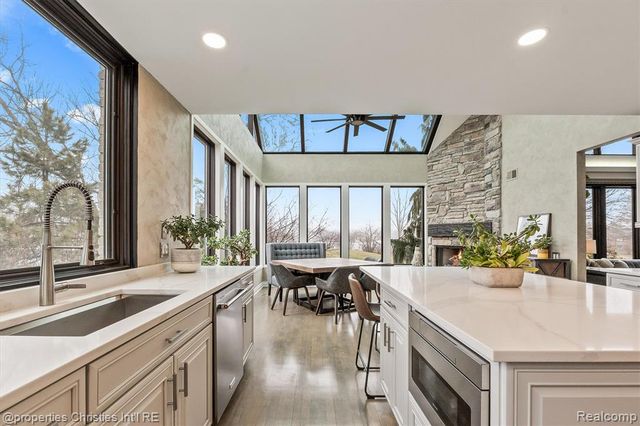 4912 Oakwood Court, Commerce Twp, MI 48382