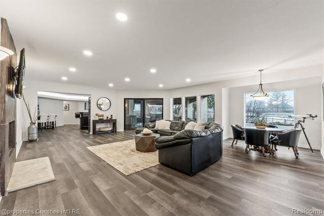 4912 Oakwood Court, Commerce Twp, MI 48382