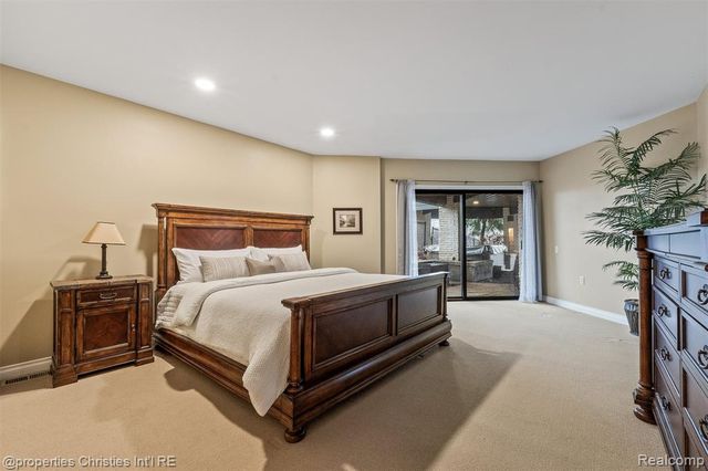 4912 Oakwood Court, Commerce Twp, MI 48382