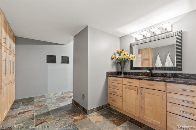 4912 Oakwood Court, Commerce Twp, MI 48382