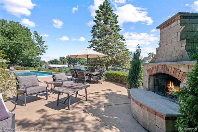 4912 Oakwood Court, Commerce Twp, MI 48382