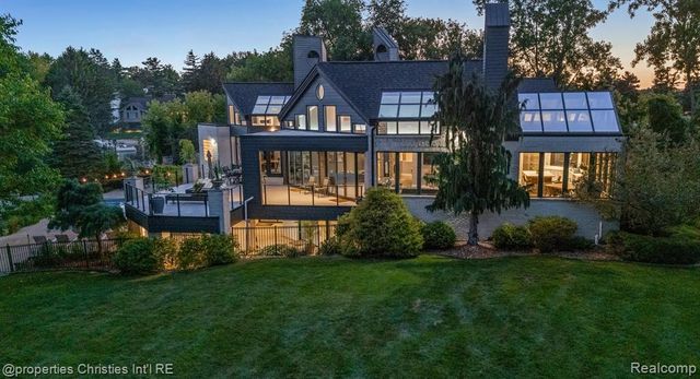 4912 Oakwood Court, Commerce Twp, MI 48382