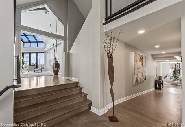 4912 Oakwood Court, Commerce Twp, MI 48382