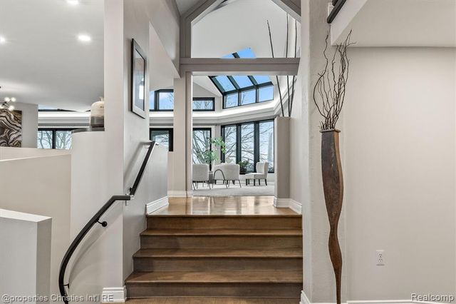 4912 Oakwood Court, Commerce Twp, MI 48382