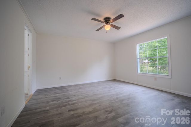 2932 23rd Avenue NE, Hickory, NC 28601