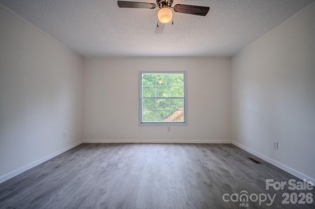 2932 23rd Avenue NE, Hickory, NC 28601