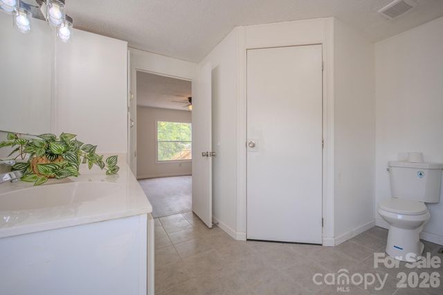2932 23rd Avenue NE, Hickory, NC 28601