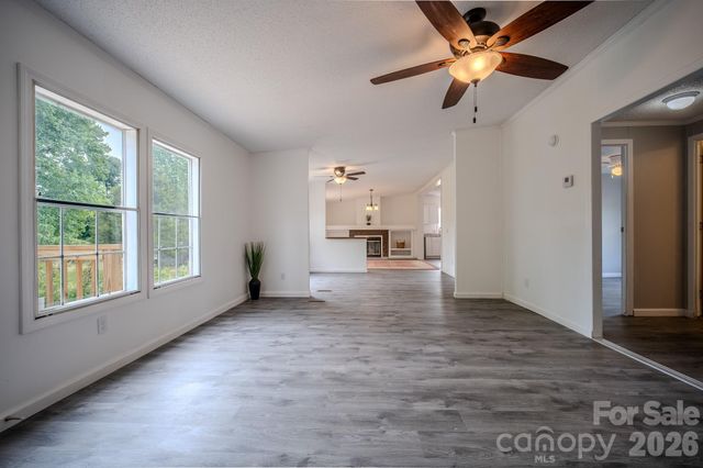 2932 23rd Avenue NE, Hickory, NC 28601