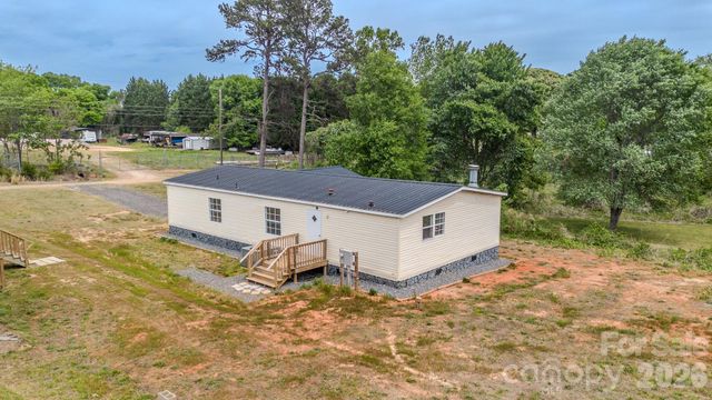 2932 23rd Avenue NE, Hickory, NC 28601