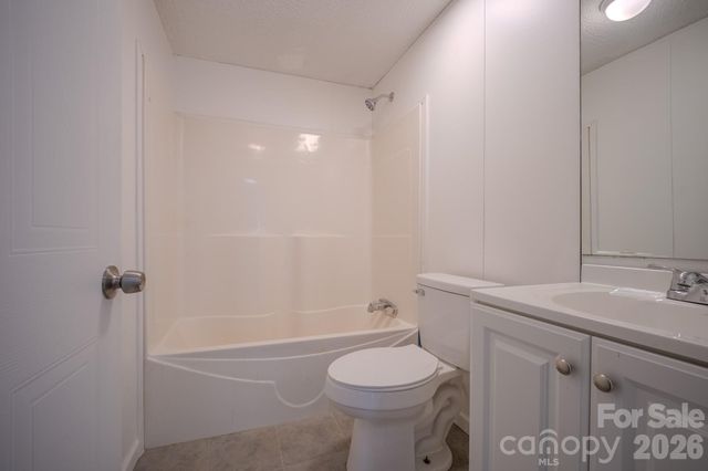 2932 23rd Avenue NE, Hickory, NC 28601