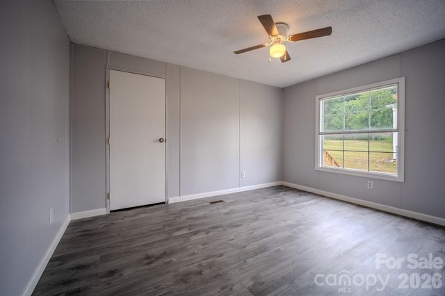 2932 23rd Avenue NE, Hickory, NC 28601