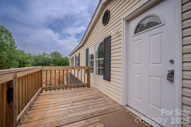 2932 23rd Avenue NE, Hickory, NC 28601