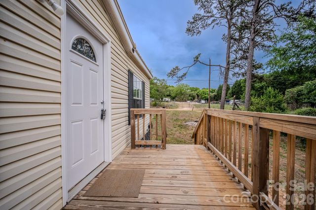 2932 23rd Avenue NE, Hickory, NC 28601